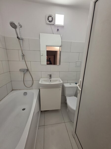 Titan, 15 minute metrou, pe Al. Barajul Bistritei, bloc 4 etaje